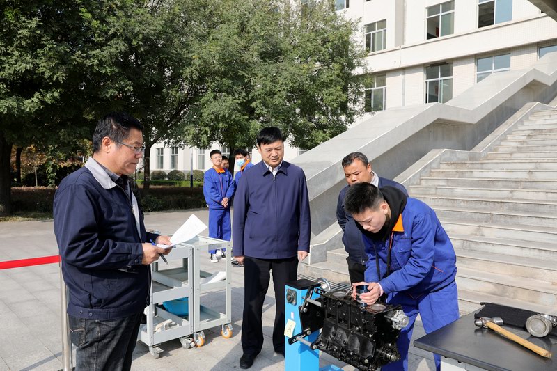 1、院長曲志勇觀摩指導(dǎo)比賽.JPG 1、院長曲志勇觀摩指導(dǎo)比賽.JPG