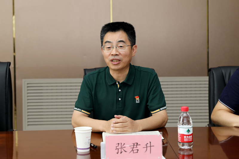 3、市政協(xié)常委、渭南技師學(xué)院黨委副書(shū)記、院長(zhǎng)張君升發(fā)言.JPG 3、市政協(xié)常委、渭南技師學(xué)院黨委副書(shū)記、院長(zhǎng)張君升發(fā)言.JPG