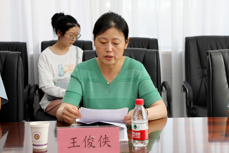 4、活動(dòng)由市政協(xié)文史和港澳臺(tái)僑委員會(huì)主任王俊俠主持.JPG 4、活動(dòng)由市政協(xié)文史和港澳臺(tái)僑委員會(huì)主任王俊俠主持.JPG