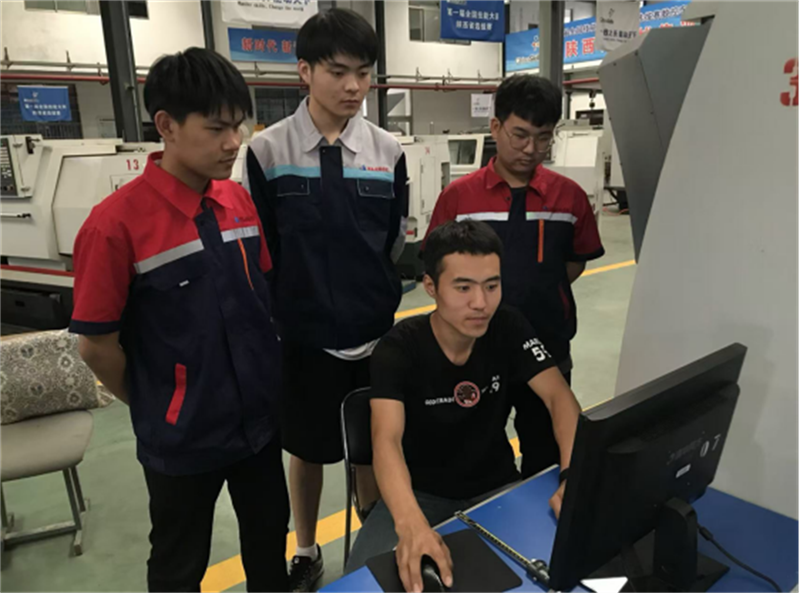 雙喜臨門!渭南技師學院宜渭峰老師獲批省級技能大師工作室及國家級行業(yè)工匠工作室新聞稿828.png 雙喜臨門!渭南技師學院宜渭峰老師獲批省級技能大師工作室及國家級行業(yè)工匠工作室新聞稿828.png